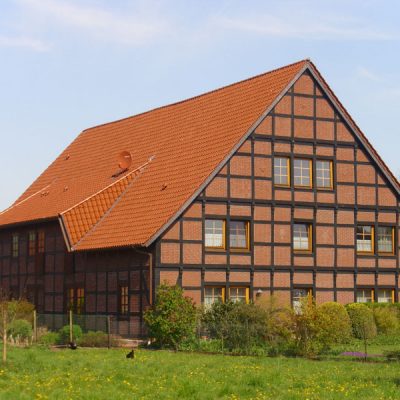 Henke Dachdecker - Dacheindeckung mit Tondachziegeln in Apelern bei Rodenberg (Landkreis Schaumburg-Lippe)