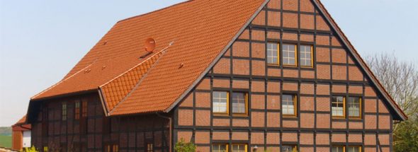 Henke Dachdecker - Dacheindeckung mit Tondachziegeln in Apelern bei Rodenberg (Landkreis Schaumburg-Lippe)
