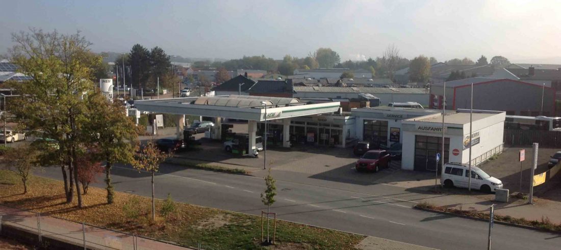 Henke Dachdecker für Schaumburg - Dachabdichtung auf einer Tankstelle in Bückeburg