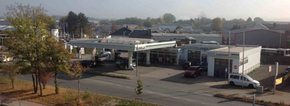 Henke Dachdecker für Schaumburg - Dachabdichtung auf einer Tankstelle in Bückeburg