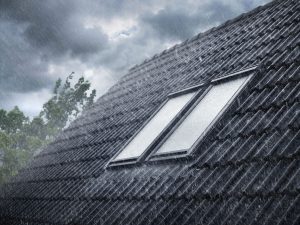 Henke Dachdecker für Stadthagen - Richtig lüften im Herbst und Winter regelmäßig energieeffizient lüften mit automatischen Dachfenstern von VELUX