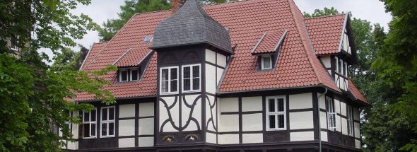 Henke Dachdeckerei Zimmerei für Rodenberg - Dacheindeckung mit Tondachziegeln auf Schloß Schwedesdorf in Lauenau