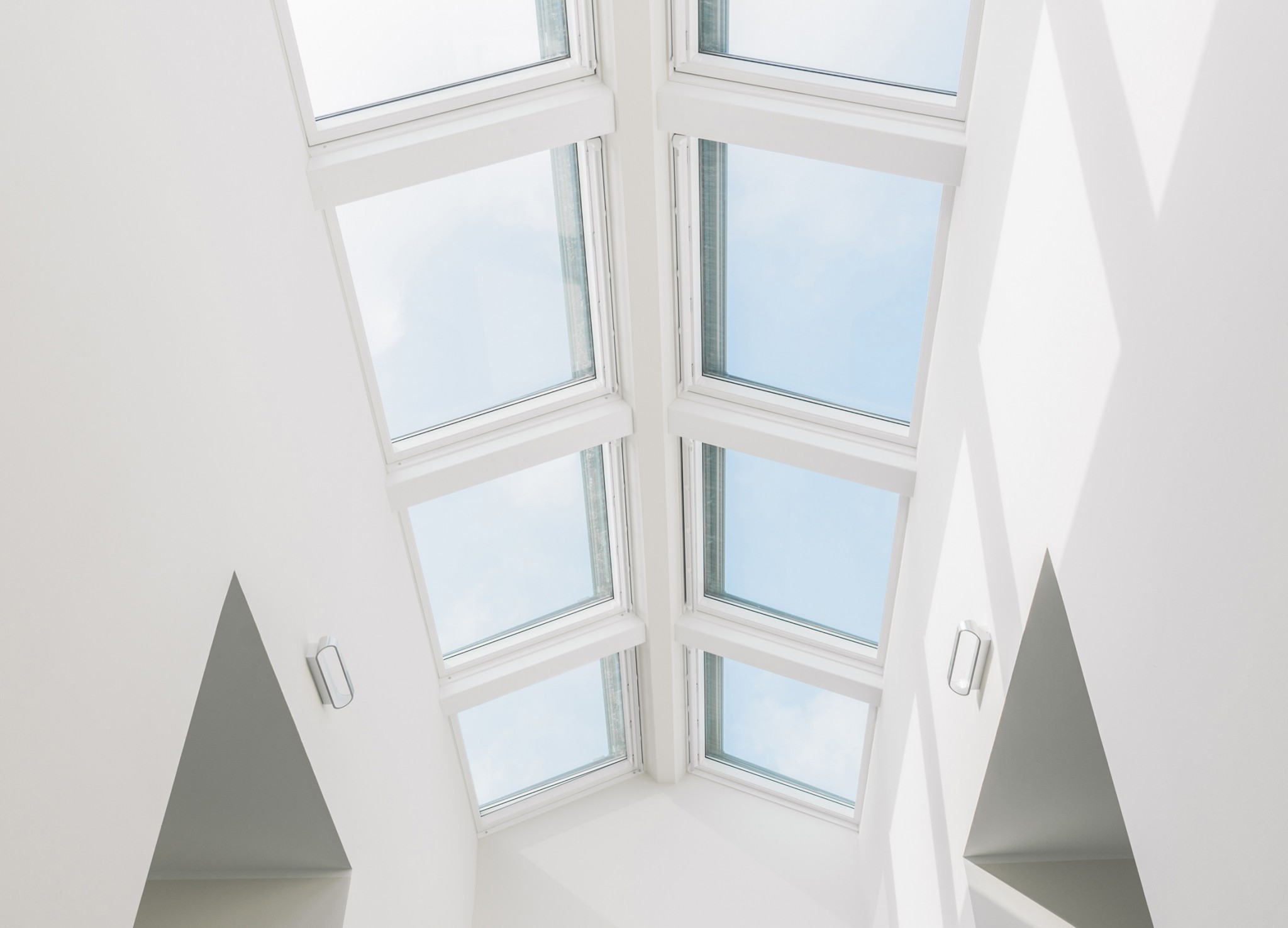 Henke Dachdeckerei | Zimmerei | Solartechnik für Stadthagen - VELUX Dachfenster Lichtlösung Überfirst