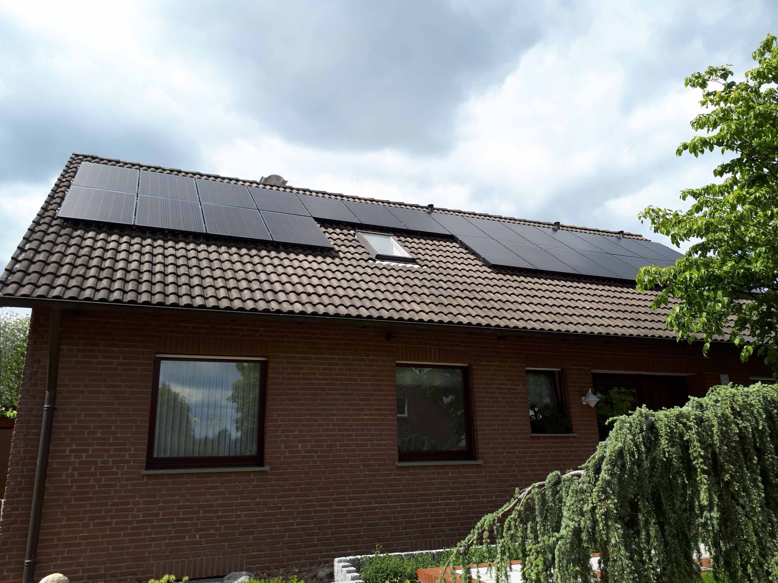 Henke Dachdecker | Zimmerei | Solartechnik - Photovoltaik - Anlage 7,88 kWp in Stadthagen (Landkreis Schaumburg-Lippe)