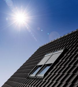 Henke Dachdecker | Zimmerei | Solartechnik für Stadthagen - Rollläden sind die Premiumlösung für das VELUX Dachfenster