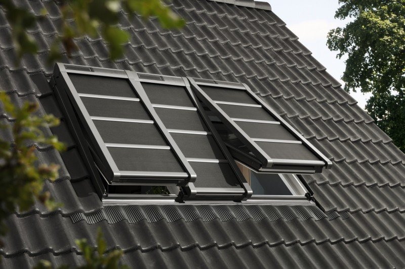 Henke Dachdeckerei | Zimmerei für Stadthagen - VELUX Dachfenster-Markise 3 in 1