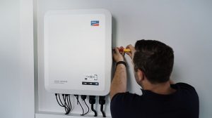 Henke Solartechnik für Stadthagen - SMA Hybrid-Wechselrichter macht Solarenergienutzung für Haushalte noch komfortabler