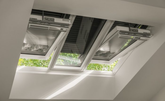 Henke Dachdecker für Stadthagen - Solarbetriebene Rollläden sorgen auch im Hochsommer für angenehme Temperaturen im Dachgeschoss.