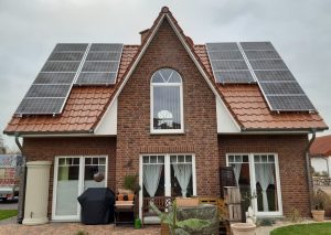 Henke Solartechnik für Schaumburg - Wer sich eine Solarstromanlage auf das Dach installieren lässt, erhält künftig eine höhere Einspeisevergütung. 