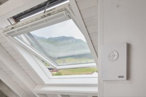 Henke Dachdecker für Nienstädt - Das SmartHome-System Velux Active öffnet die Dachfenster automatisch