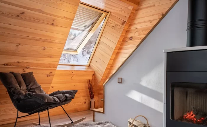 Henke Dachdecker | Zimmerei | Solartechnik für Bückeburg - Mit dem Roto Dachfenster Außenrollladen bleibt die Kälte draußen