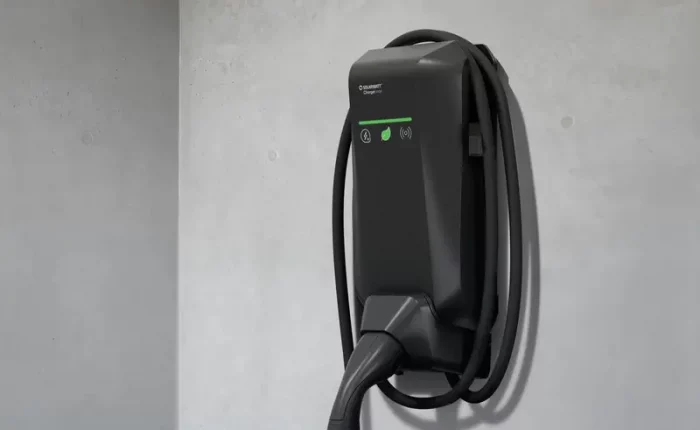 Henke Solartechnik für Schaumburg - „SOLARWATT Charger max“: Solarwatt liefert neue Wallbox für bidirektionales Laden aus