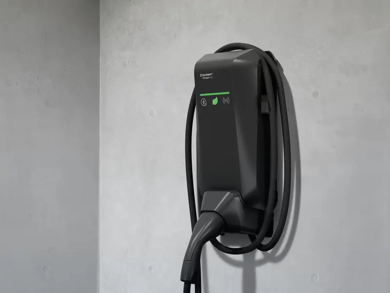 Henke Solartechnik für Schaumburg - „SOLARWATT Charger max“: Solarwatt liefert neue Wallbox für bidirektionales Laden aus
