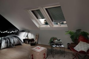 Henke Dachdecker | Zimmerei | Solartechnik für Nienstädt - Roto Außenrollladen: Mehr Licht-, Sicht- und Kälteschutz für das Leben unter dem Dach